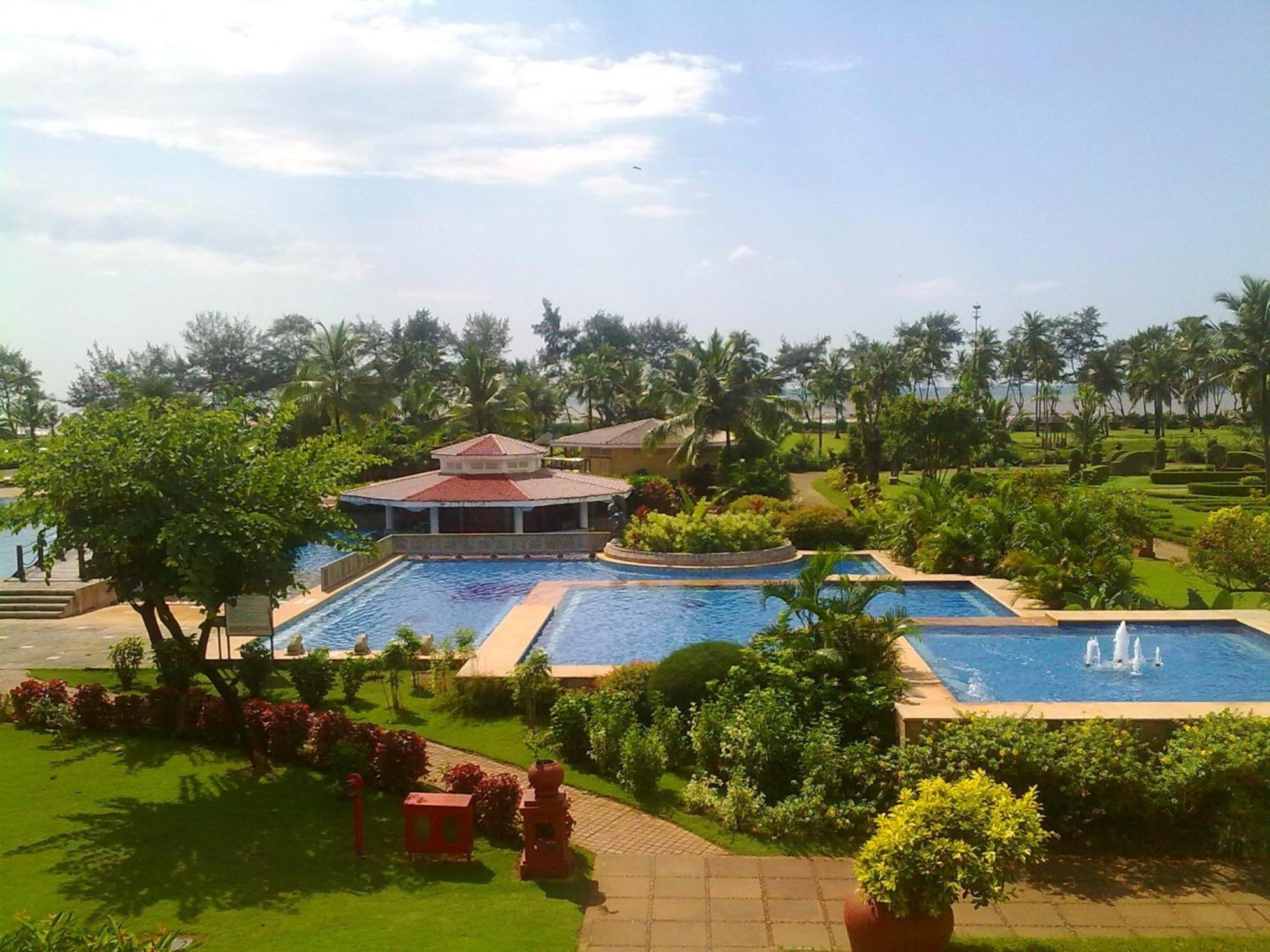 The Lalit Golf & Spa Resort Goa Canacona Buitenkant foto